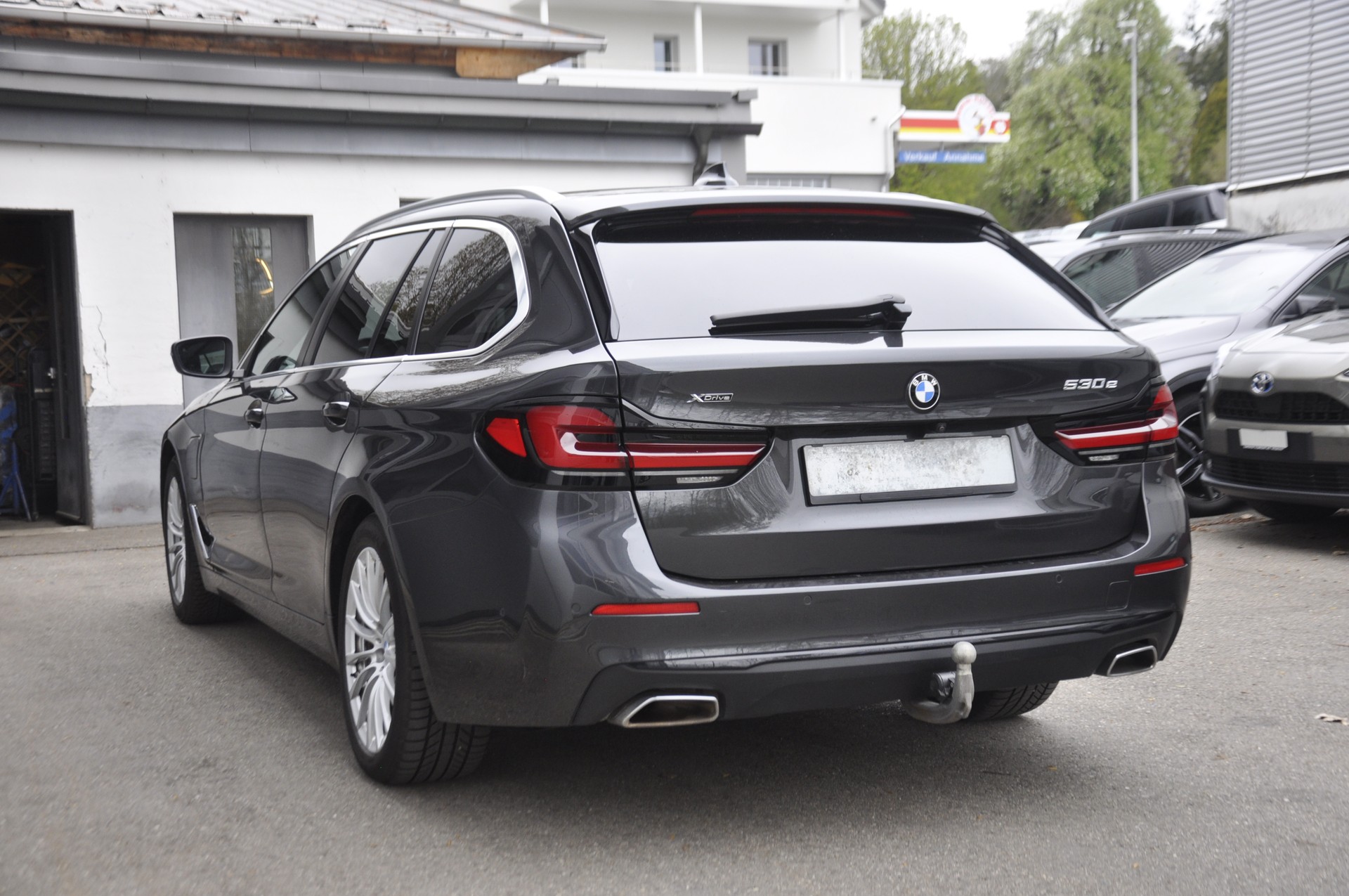 BMW 530e xDrive Touring Steptronic I Anhängerkupplung-image-14