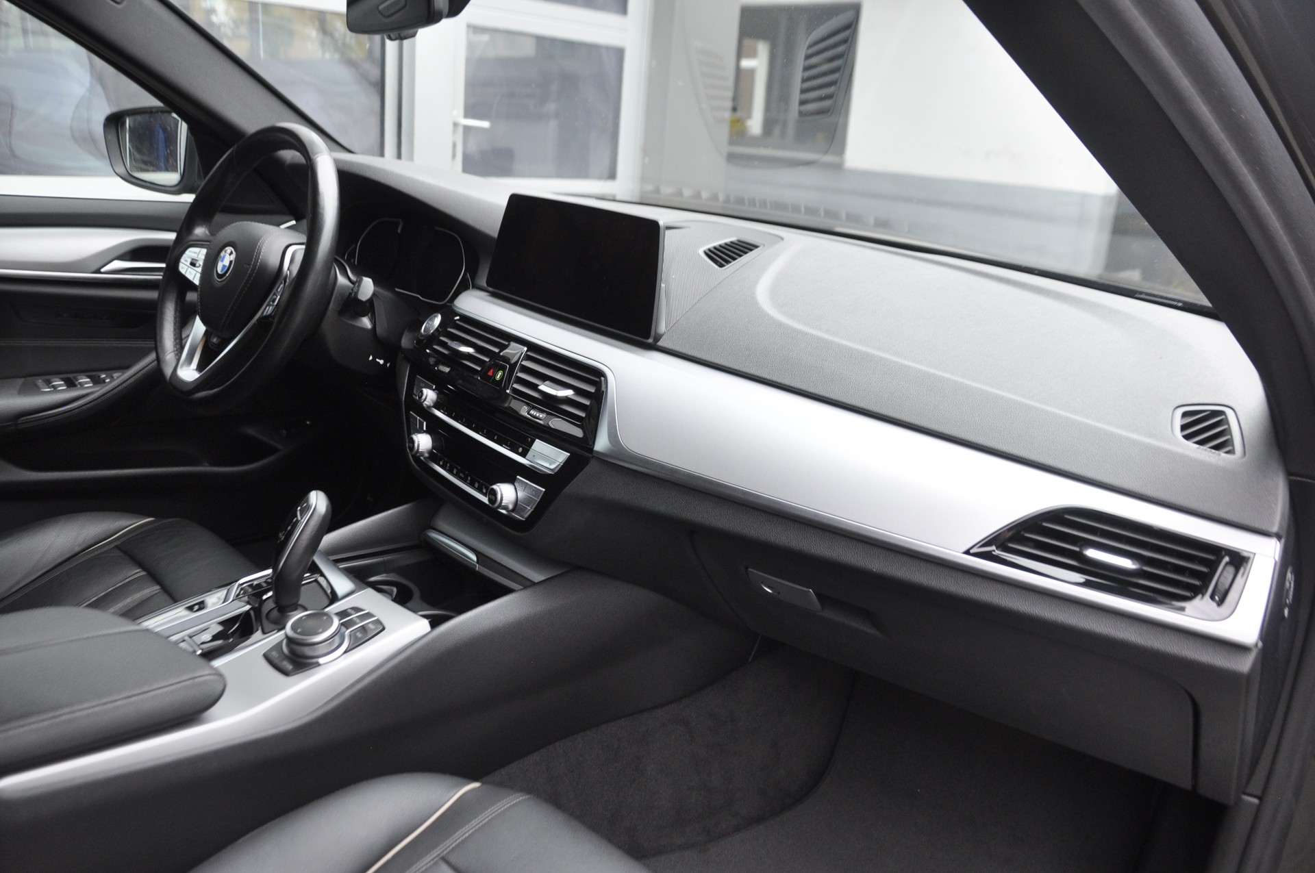 BMW 530e xDrive Touring Steptronic I Anhängerkupplung-image-7