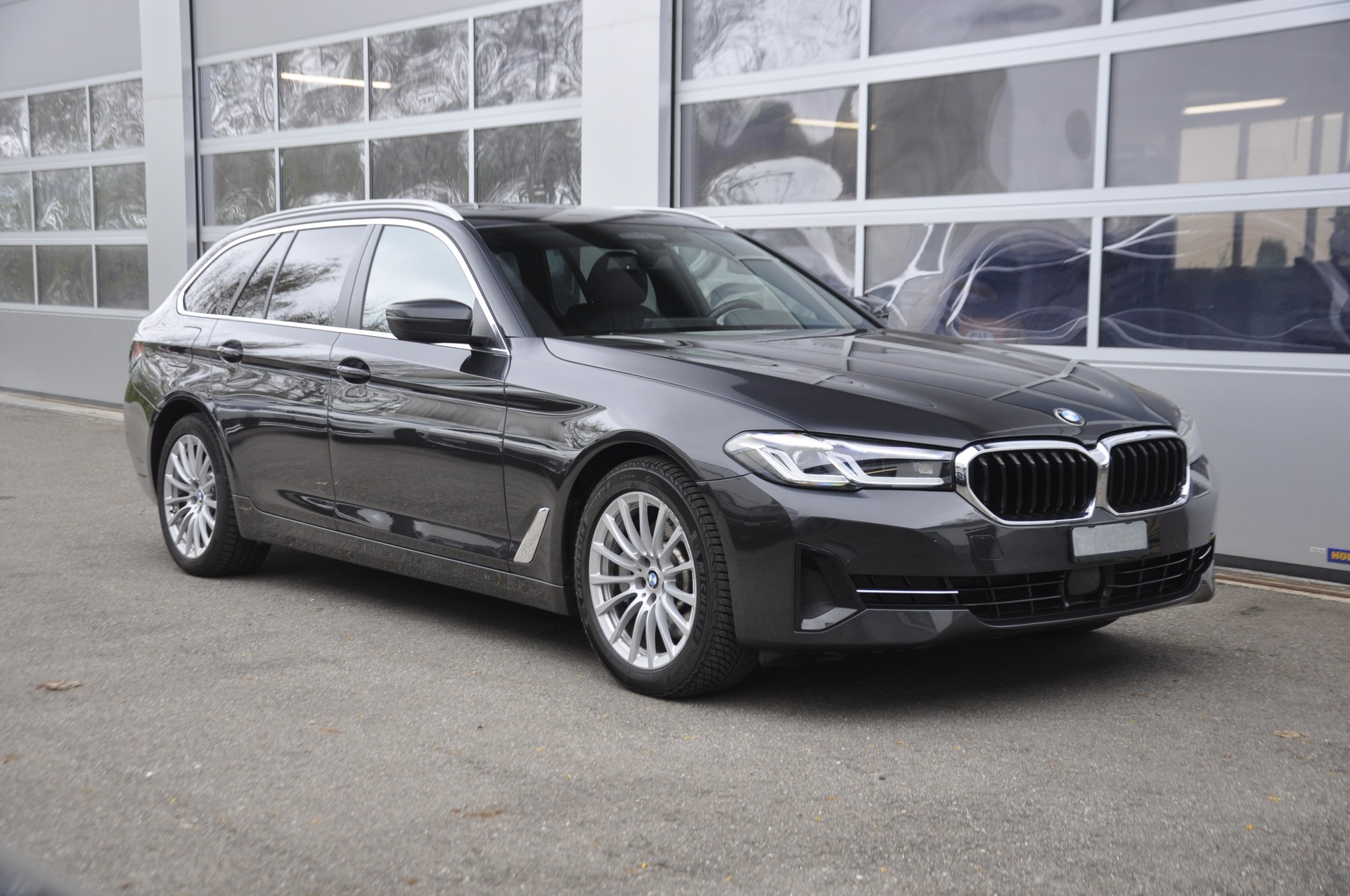 BMW 530e xDrive Touring Steptronic I Anhängerkupplung-image-0