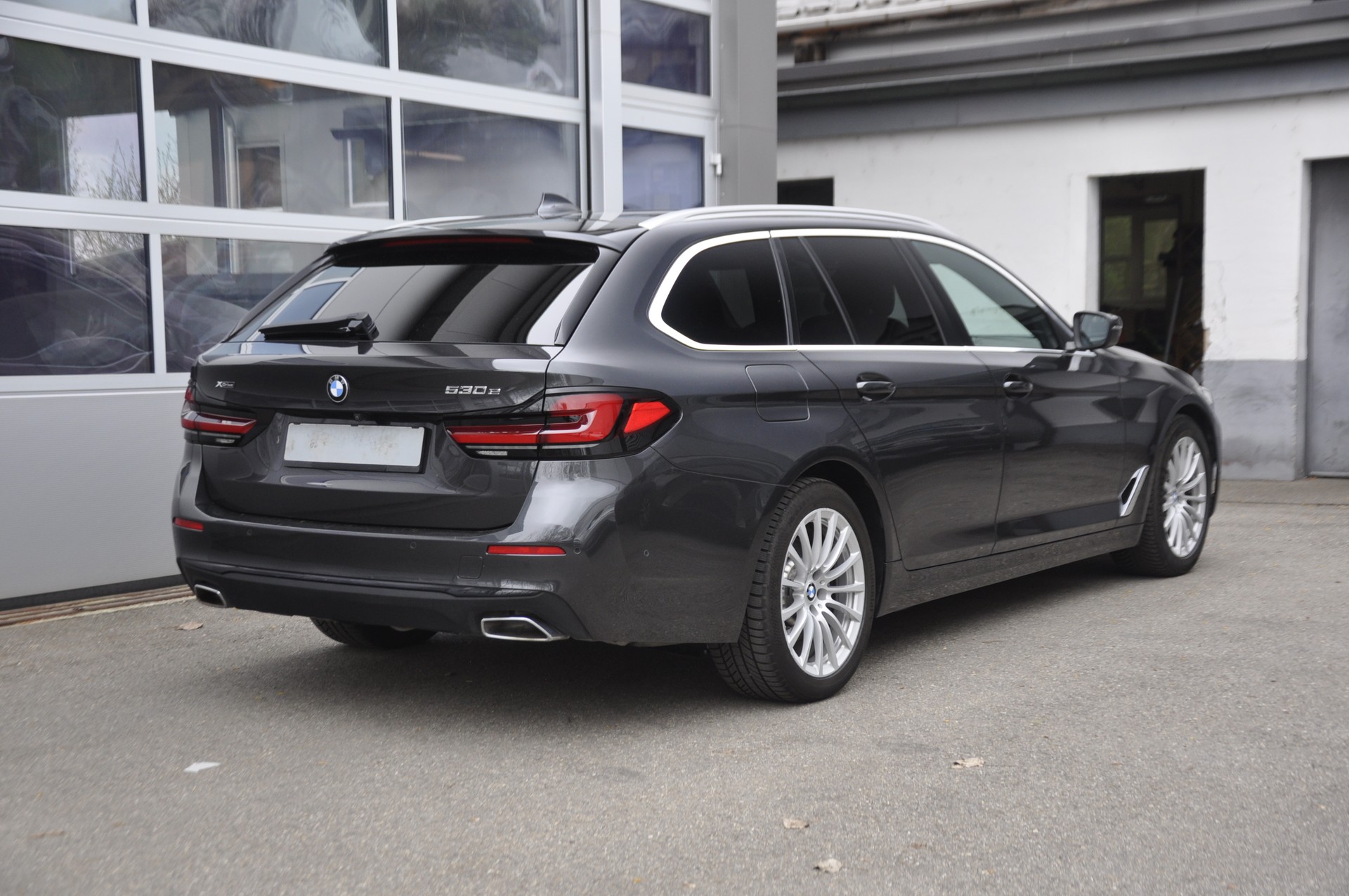 BMW 530e xDrive Touring Steptronic I Anhängerkupplung-image-2