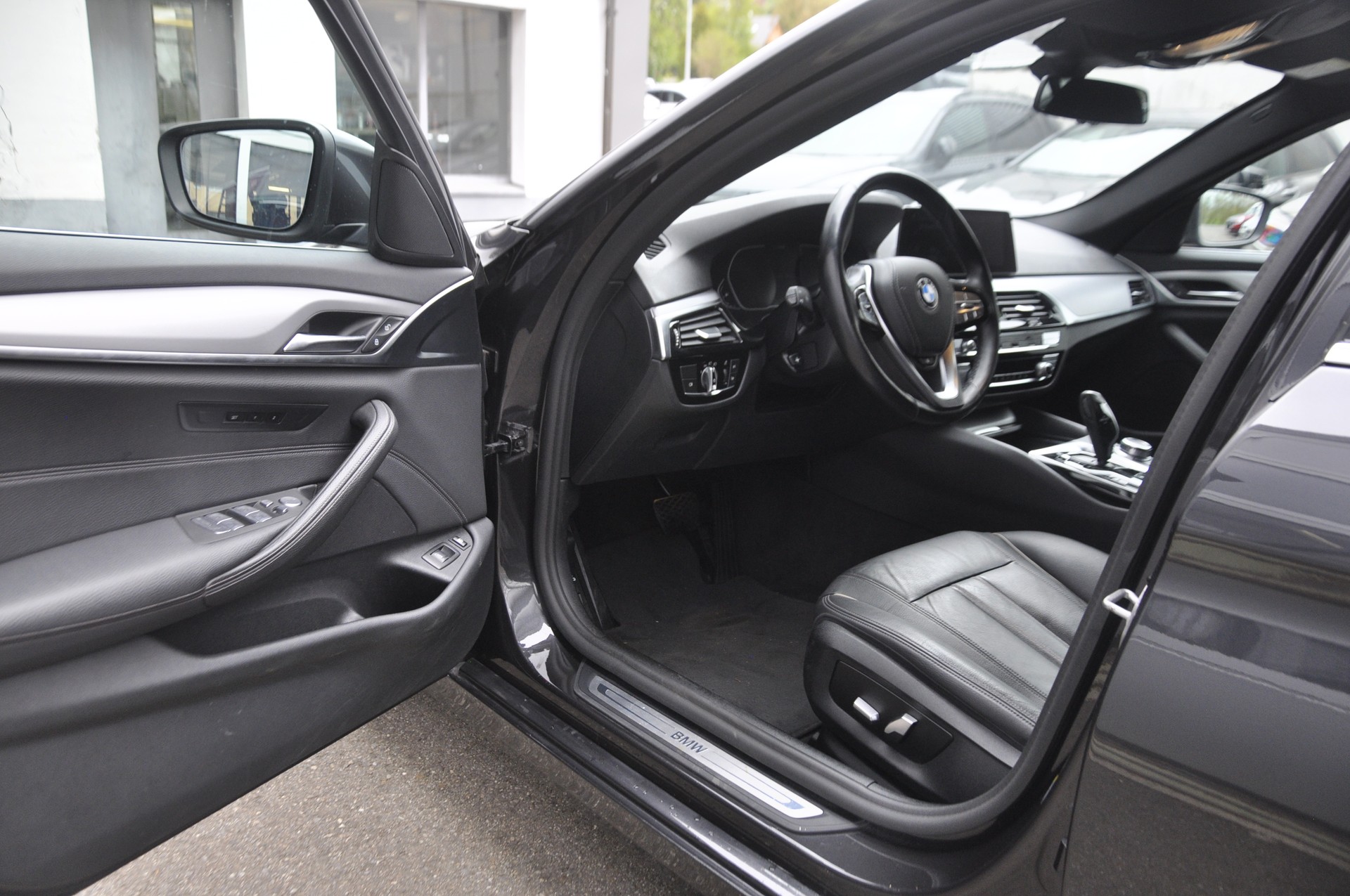 BMW 530e xDrive Touring Steptronic I Anhängerkupplung-image-4