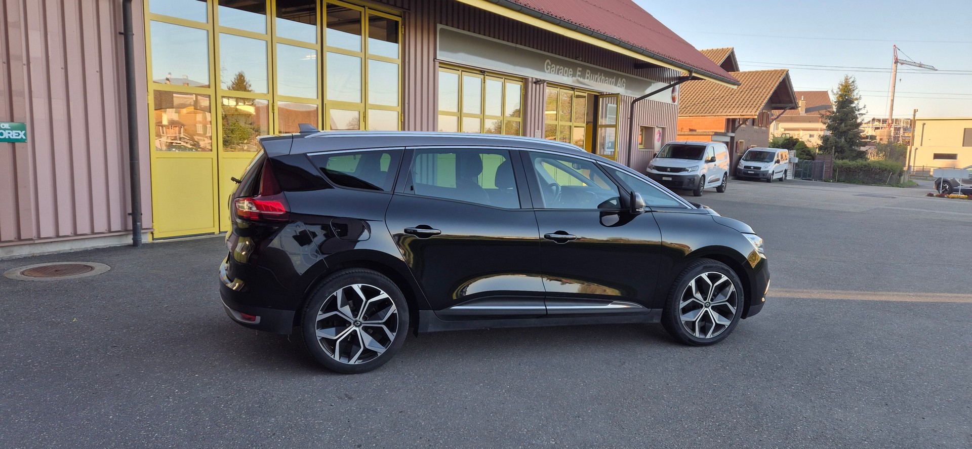 RENAULT Grand Scénic 1.3 16V Turbo Black Edition EDC-image-3