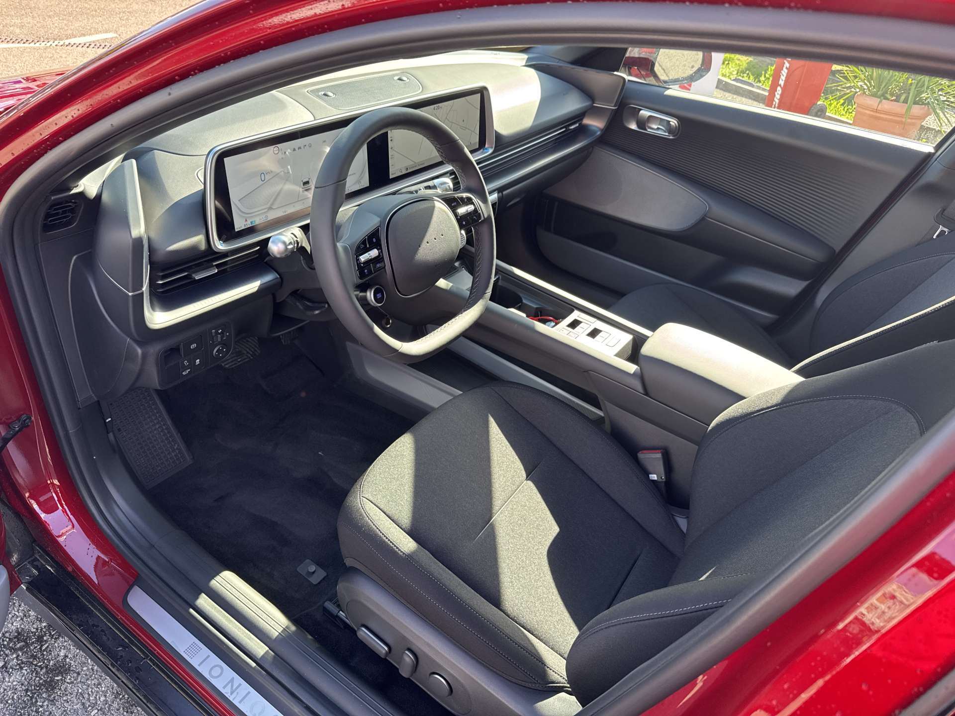 HYUNDAI Ioniq 6 77kWh Plus Line 325PS 4WD Automat-image-5