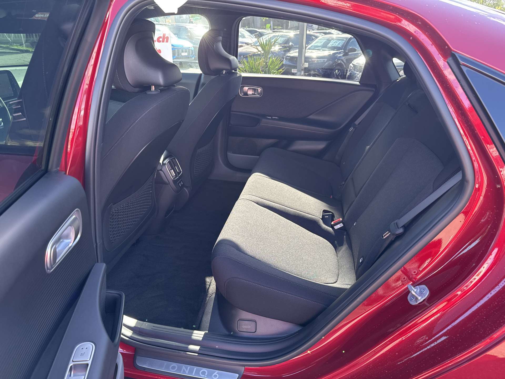HYUNDAI Ioniq 6 77kWh Plus Line 325PS 4WD Automat-image-6