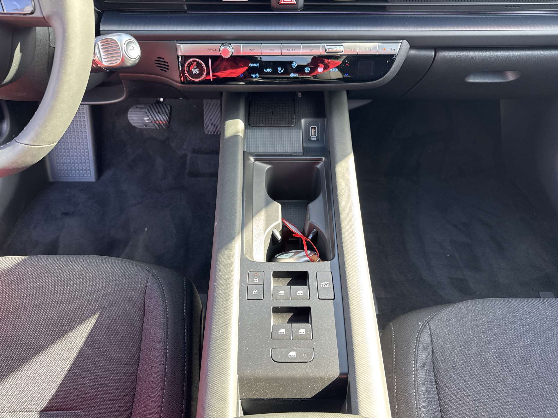 HYUNDAI Ioniq 6 77kWh Plus Line 325PS 4WD Automat-image-11
