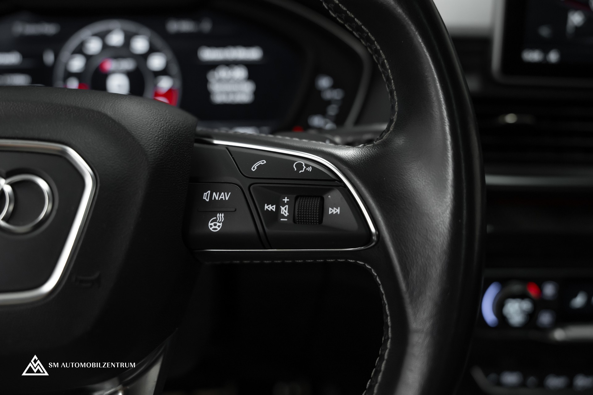 AUDI SQ5 3.0 V6 TFSI quattro T-Tronic / Panorama / Head-Up / Bang & Olufsen / Rautensteppung / Matrix LED-image-28