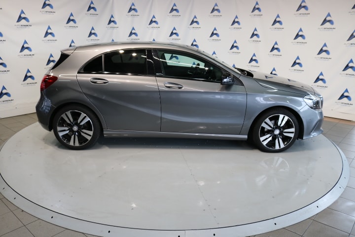 MERCEDES-BENZ A 200 Night Star 7G-DCT-image-23