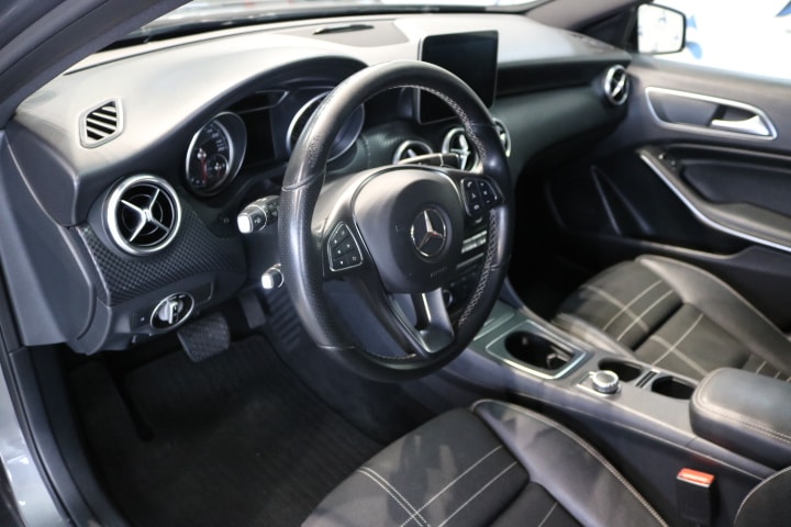MERCEDES-BENZ A 200 Night Star 7G-DCT-image-1