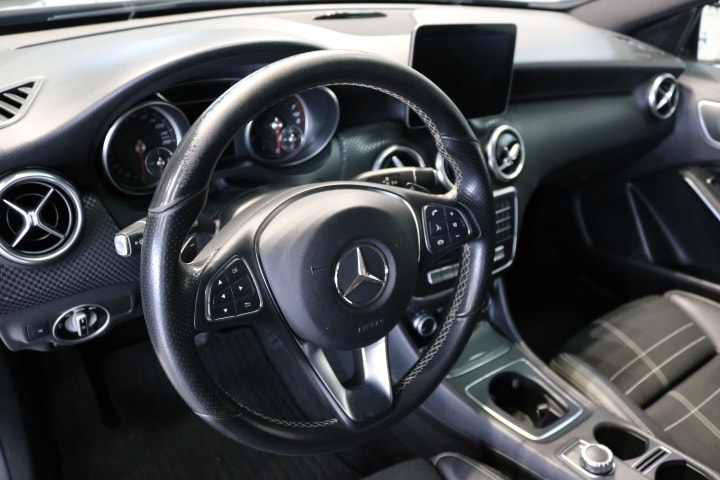 MERCEDES-BENZ A 200 Night Star 7G-DCT-image-3