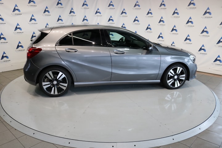 MERCEDES-BENZ A 200 Night Star 7G-DCT-image-22