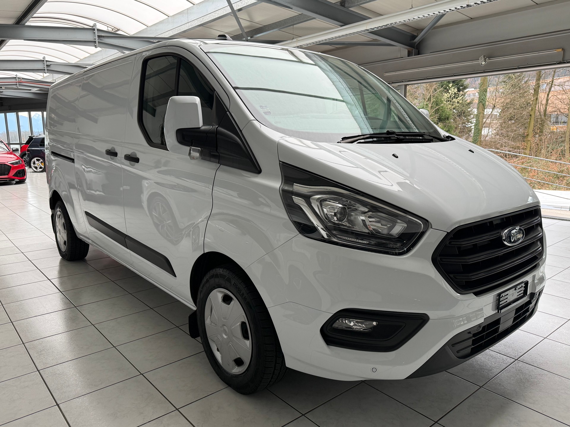 FORD Transit Custom Van 300 L2H1 Trend A-image-5