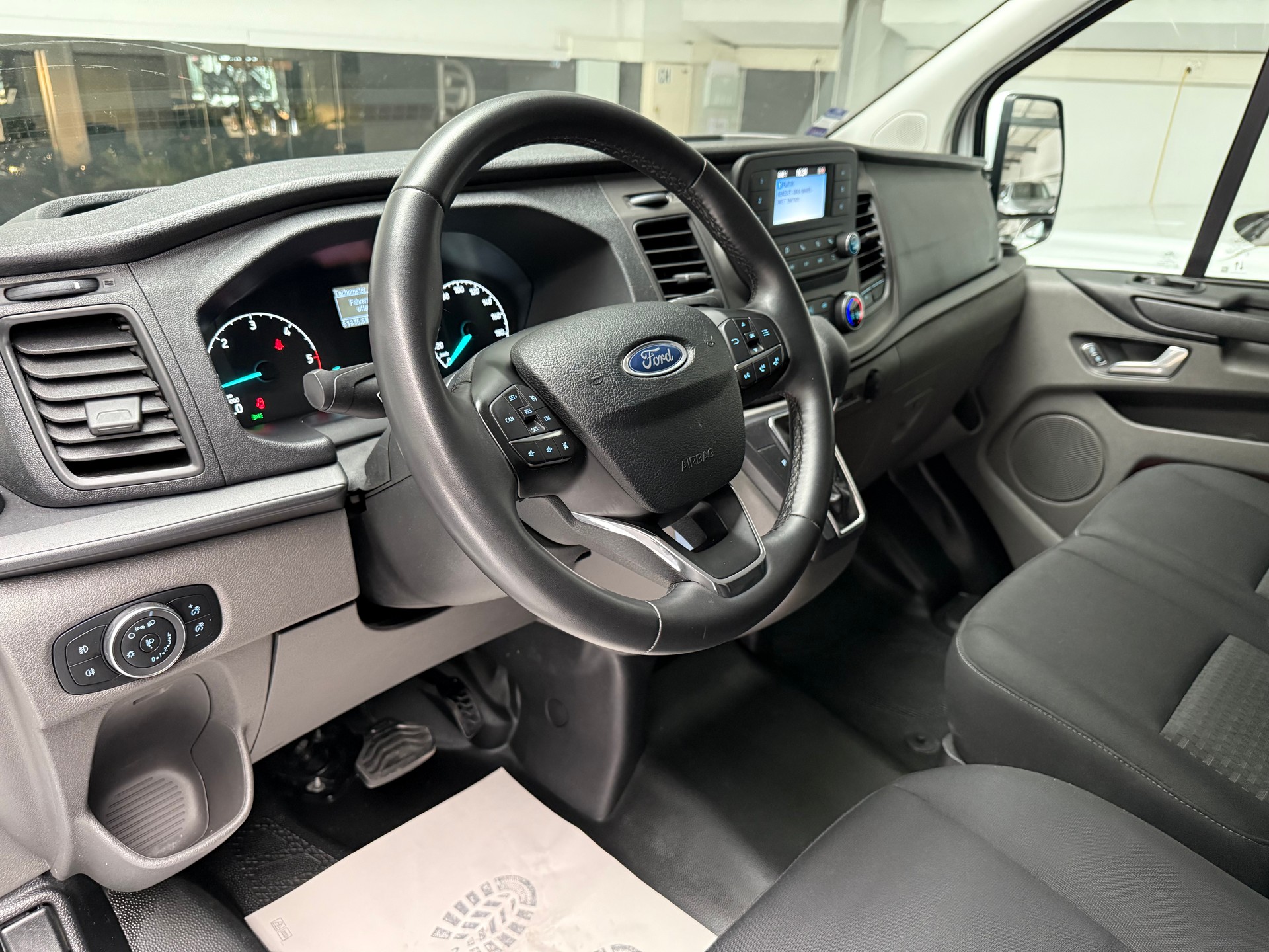 FORD Transit Custom Van 300 L2H1 Trend A-image-10