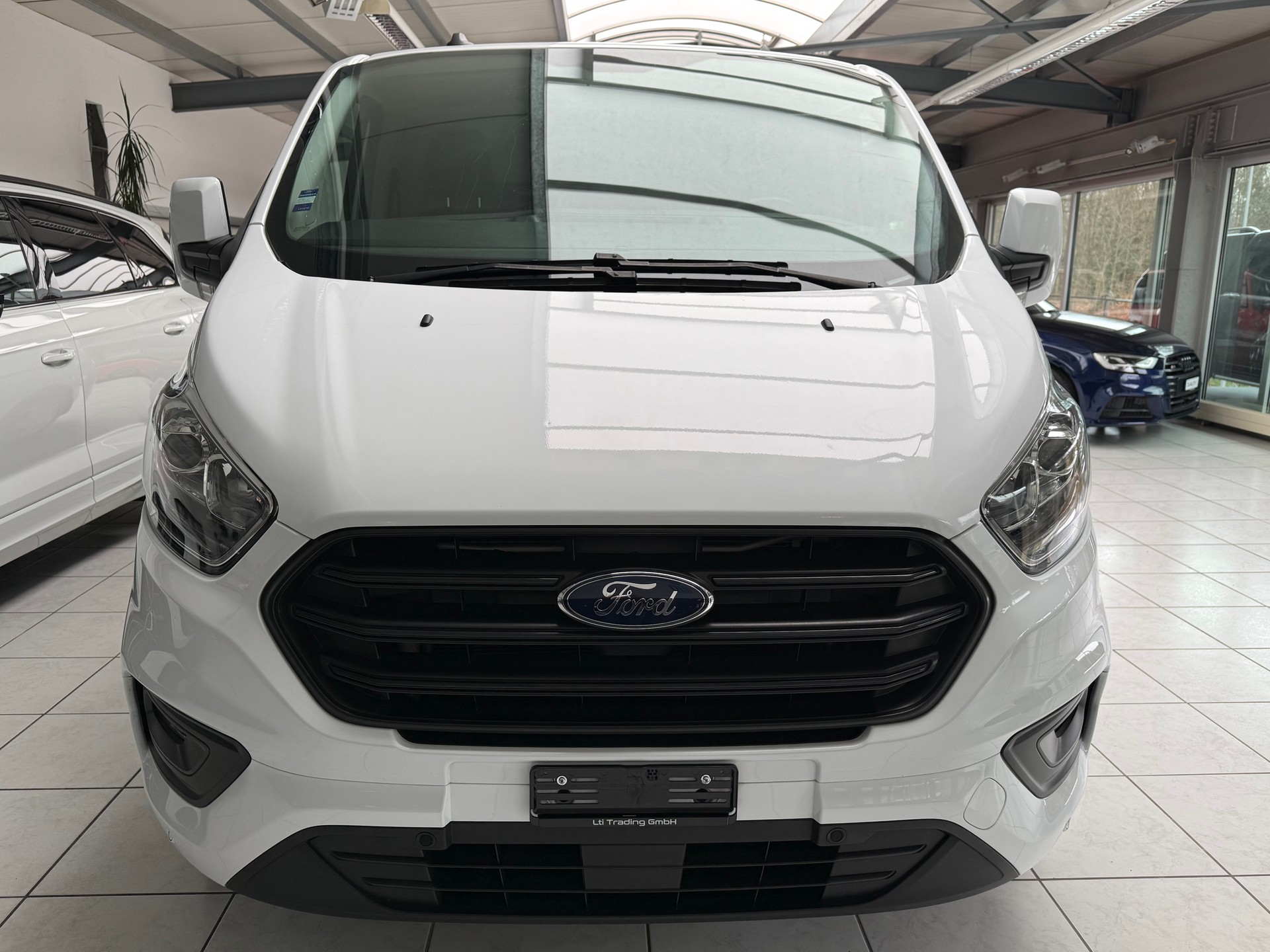 FORD Transit Custom Van 300 L2H1 Trend A-image-6