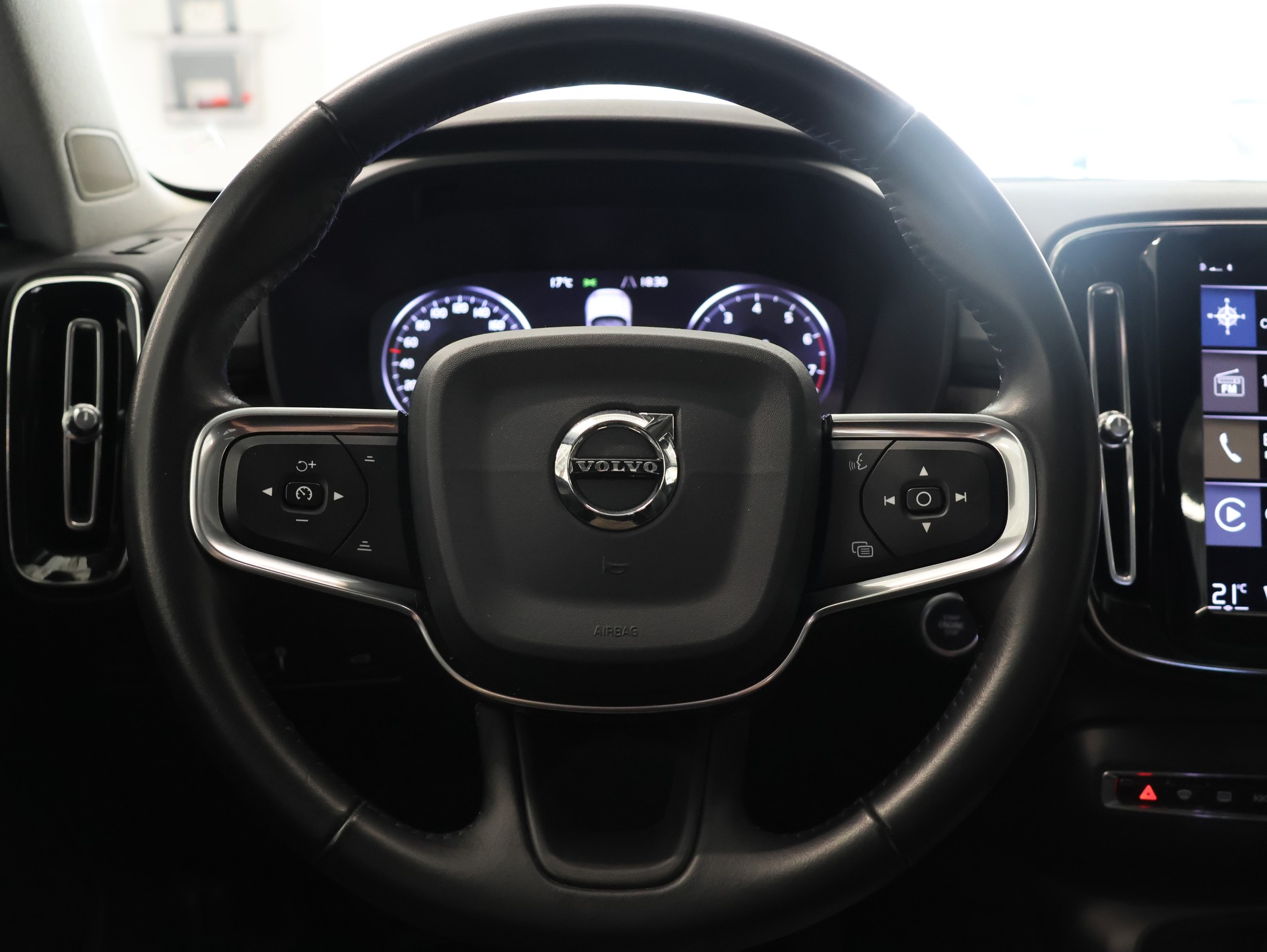 VOLVO XC40 T4 AWD Inscription Geartronic *Panorama*Harman/Kardon*360°*-image-16