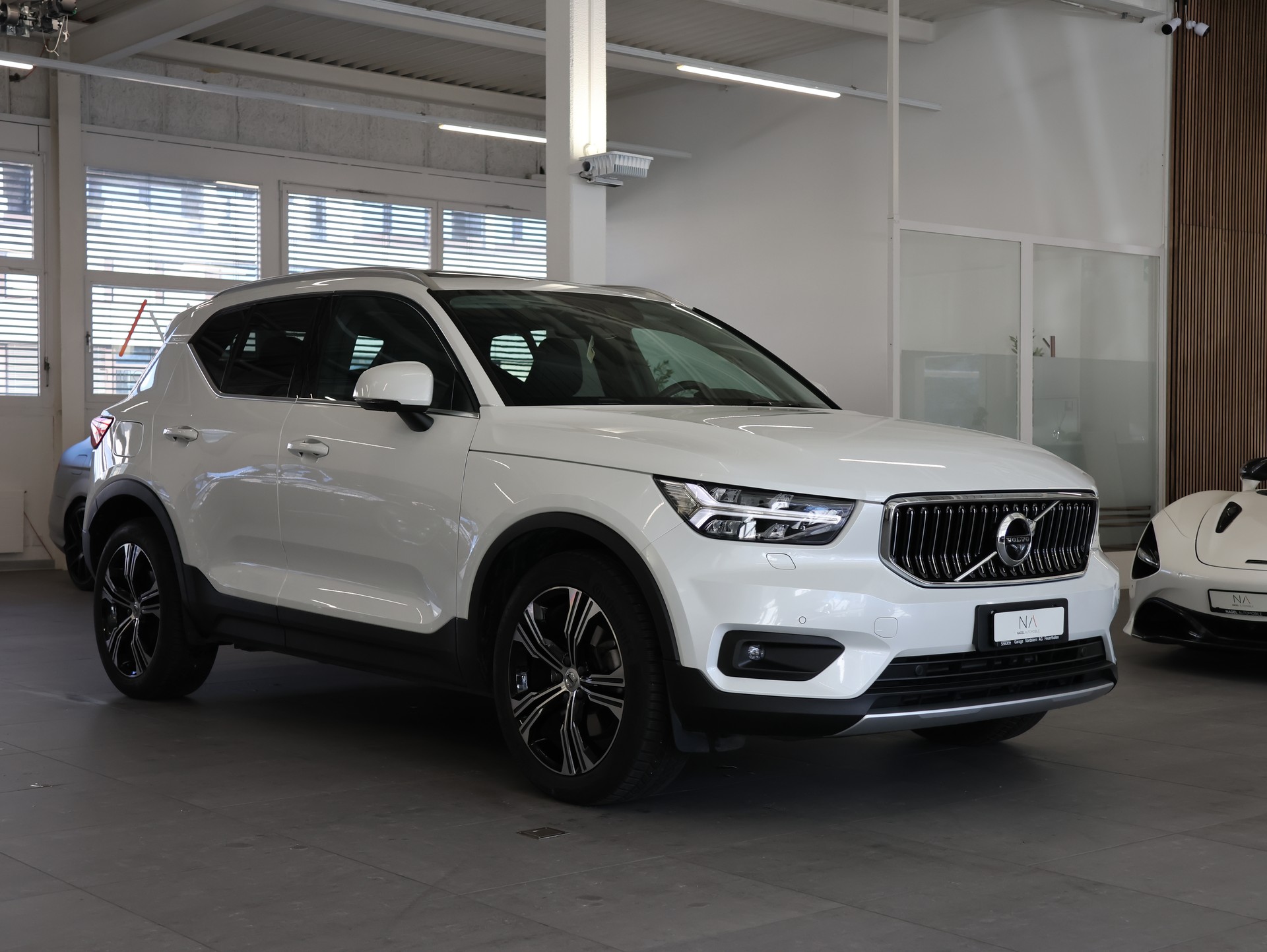 VOLVO XC40 T4 AWD Inscription Geartronic *Panorama*Harman/Kardon*360°*-image-1