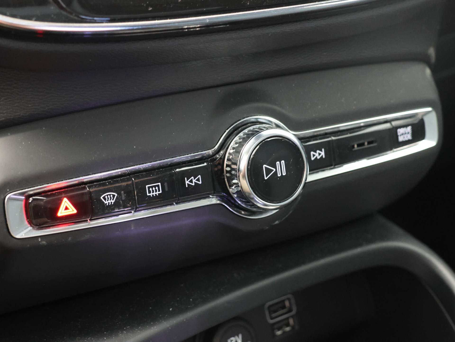 VOLVO XC40 T4 AWD Inscription Geartronic *Panorama*Harman/Kardon*360°*-image-25