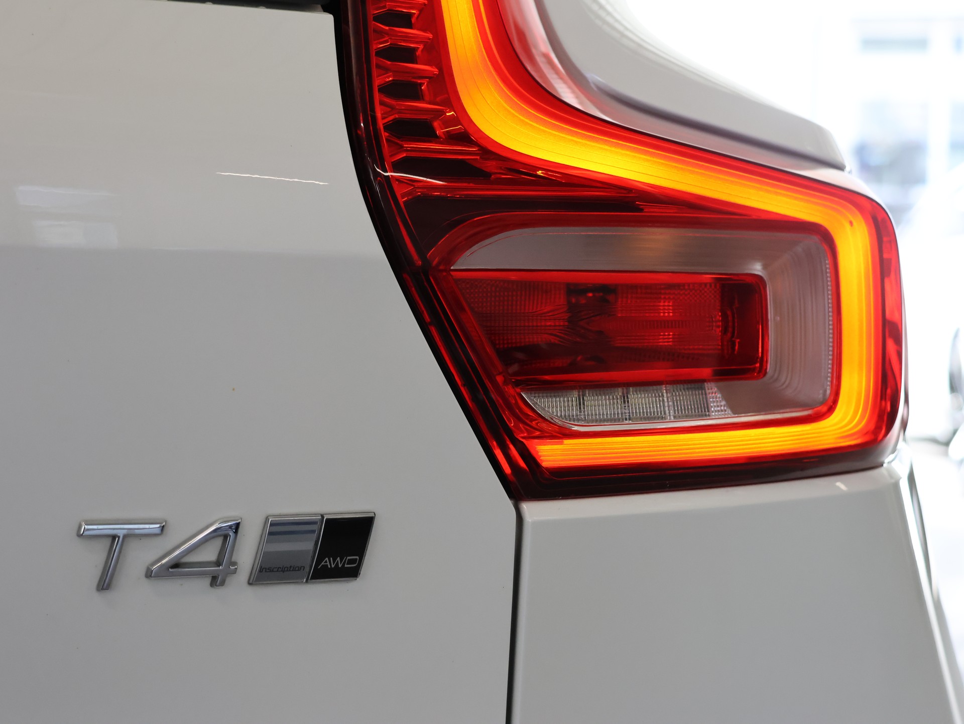 VOLVO XC40 T4 AWD Inscription Geartronic *Panorama*Harman/Kardon*360°*-image-13