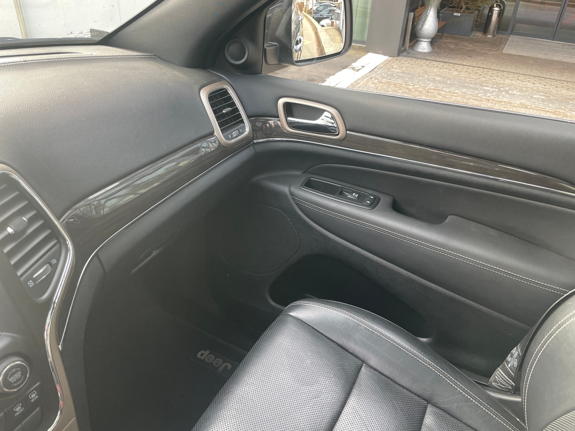 JEEP Grand Cherokee 3.0 CRD Overland Automatic-image-24