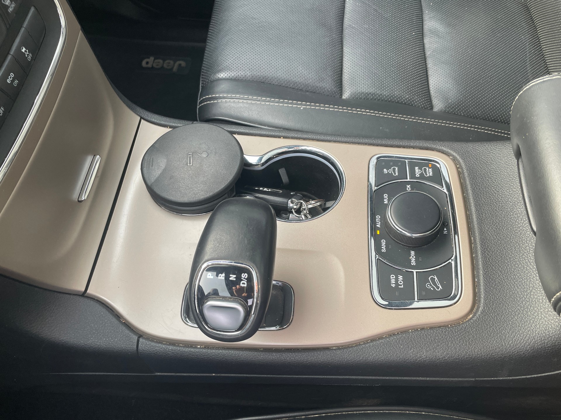 JEEP Grand Cherokee 3.0 CRD Overland Automatic-image-23