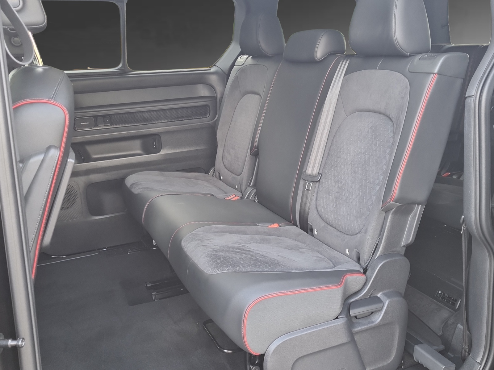 VW ID.Buzz LWB GTX 4 Motion-image-6