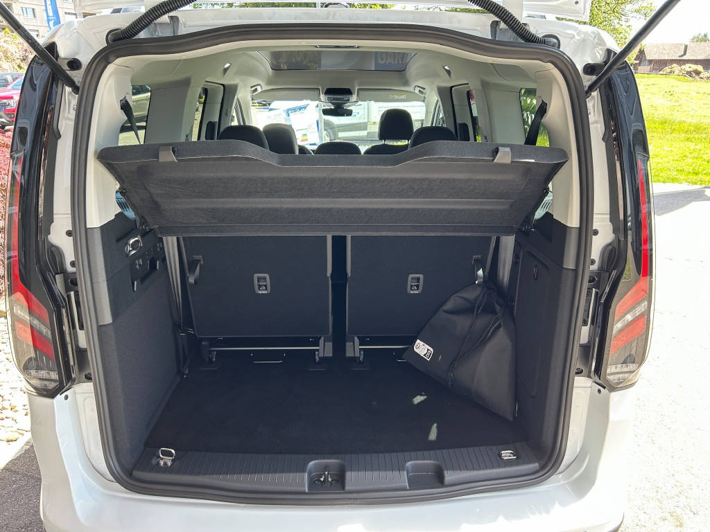 FORD TOURNEO CONNECT Grand 1.5 EcoBoost 150 Active PHEV-image-4