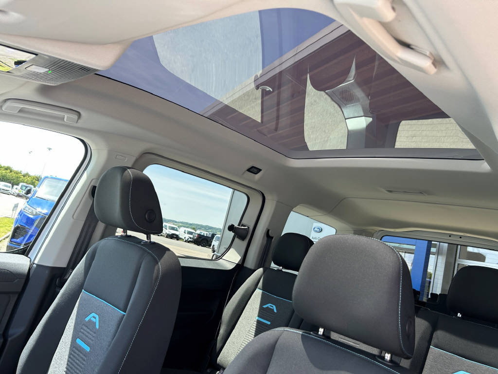 FORD TOURNEO CONNECT Grand 1.5 EcoBoost 150 Active PHEV-image-18