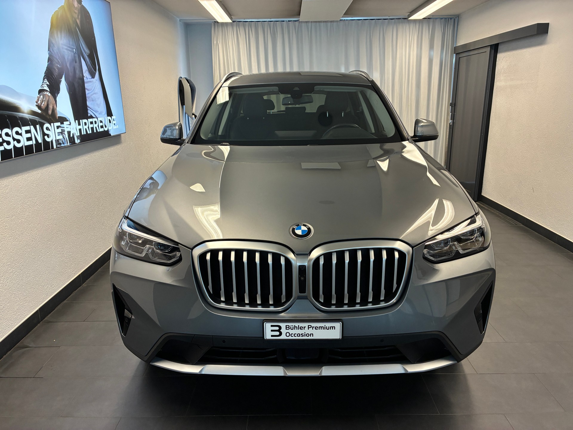 BMW X3 20d xDrive-showroom-element-1