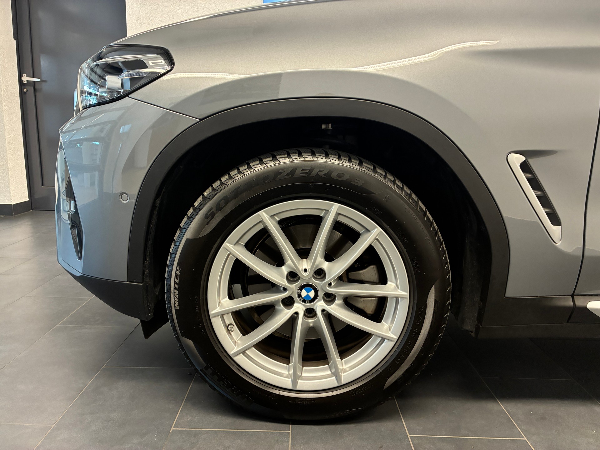 BMW X3 20d xDrive-showroom-element-2