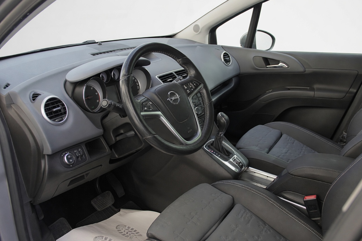 OPEL Meriva 1.7 CDTi Cosmo Automatic-image-9