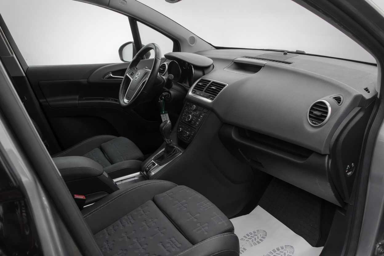 OPEL Meriva 1.7 CDTi Cosmo Automatic-image-13