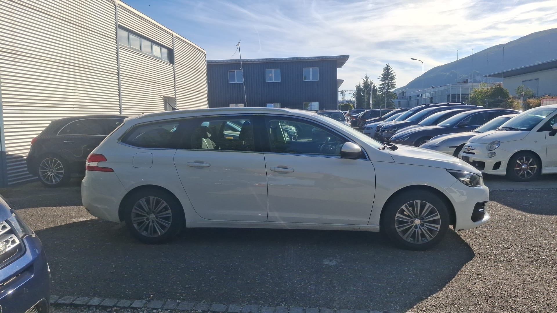 PEUGEOT 308 SW 1.5 BlueHDI Allure EAT8-image-4