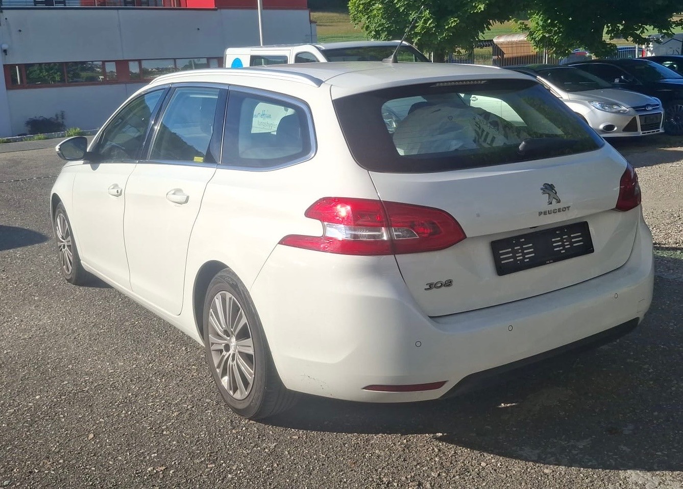 PEUGEOT 308 SW 1.5 BlueHDI Allure EAT8-image-8