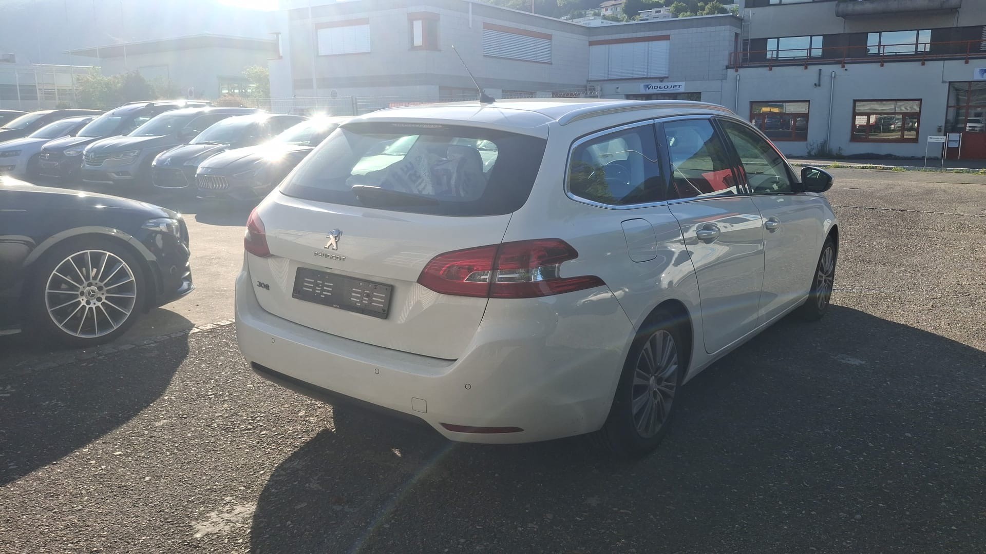 PEUGEOT 308 SW 1.5 BlueHDI Allure EAT8-image-3