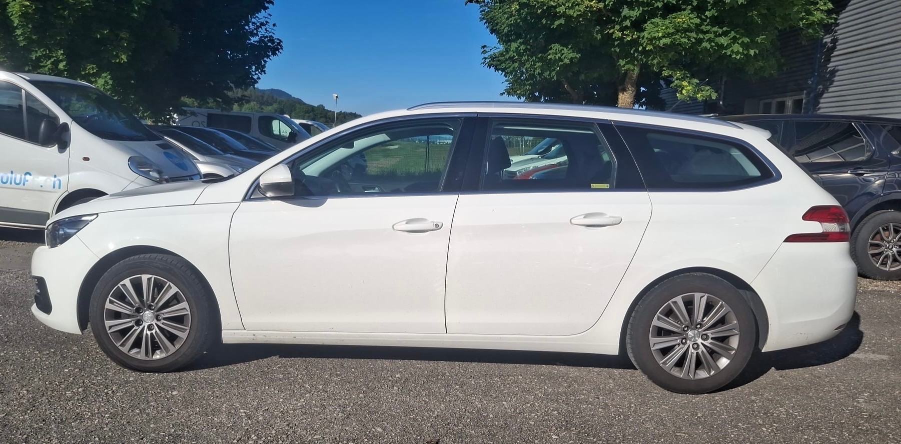 PEUGEOT 308 SW 1.5 BlueHDI Allure EAT8-image-7