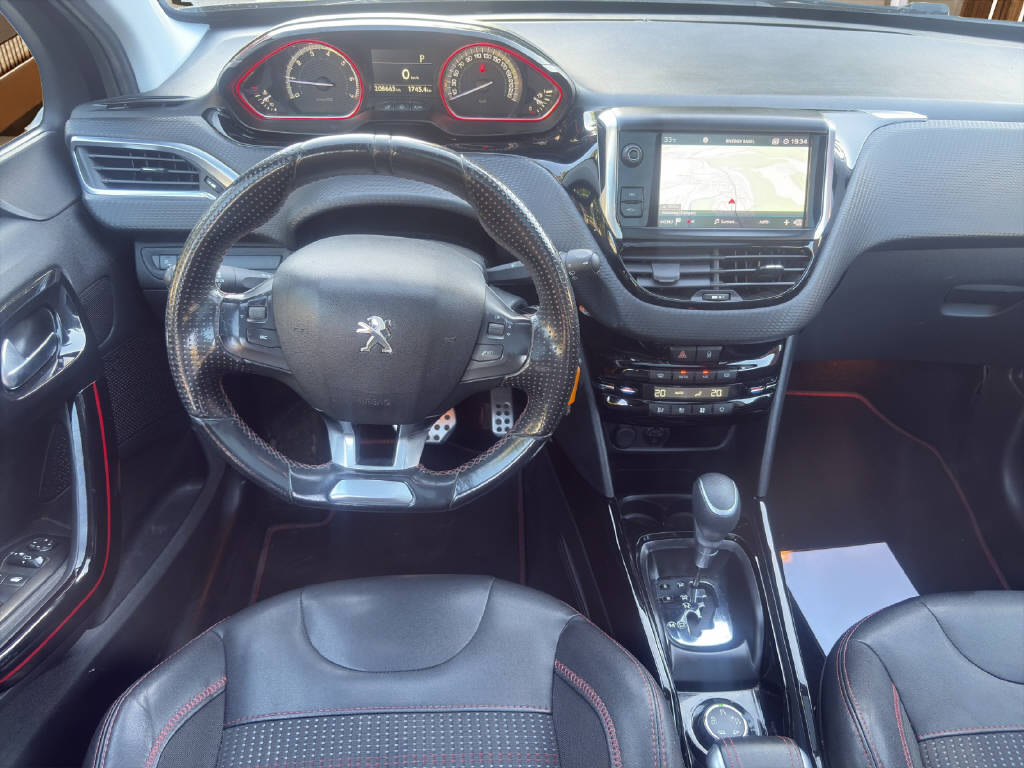 PEUGEOT 2008 1.2 PureTech 110 GT Line S/S-image-9