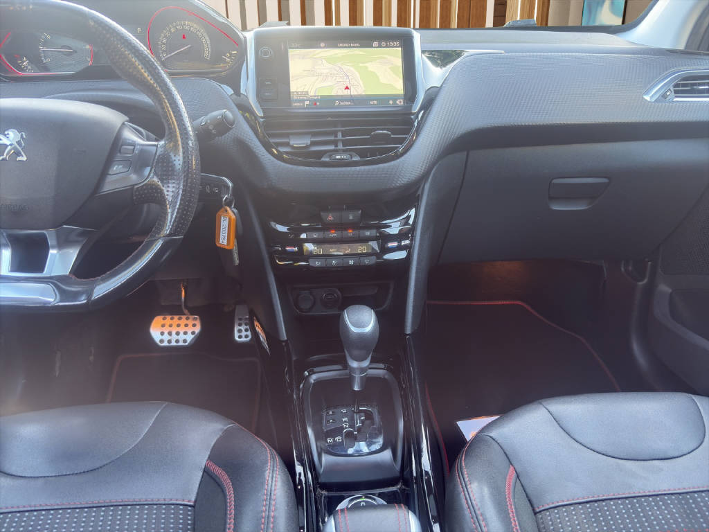 PEUGEOT 2008 1.2 PureTech 110 GT Line S/S-image-11
