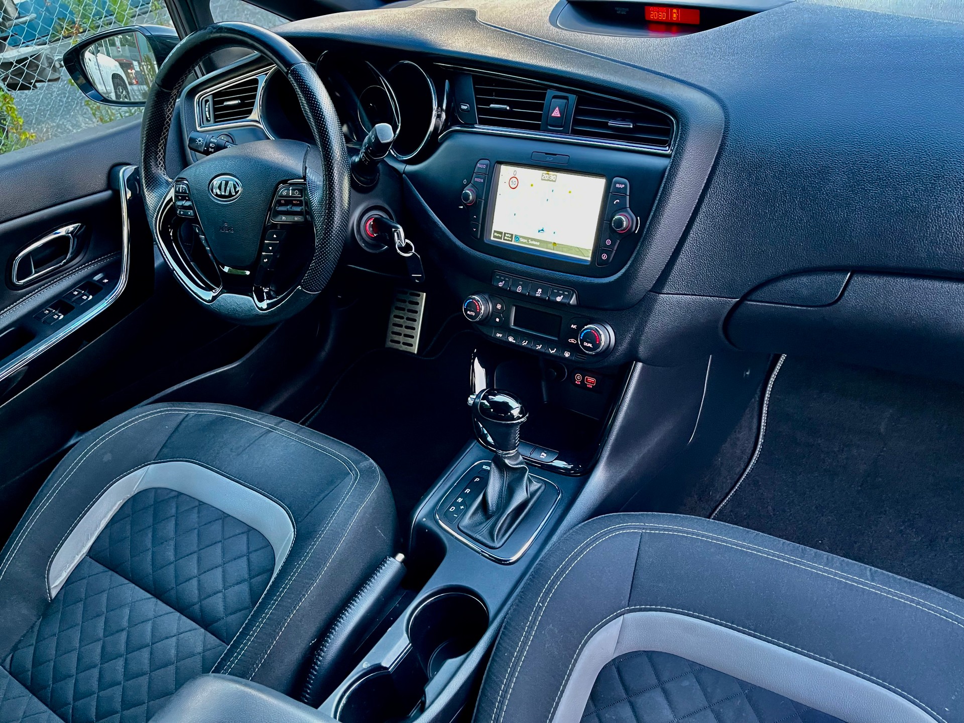 KIA Cee'd 1.6 CRDi Swiss Champion DCT-image-29