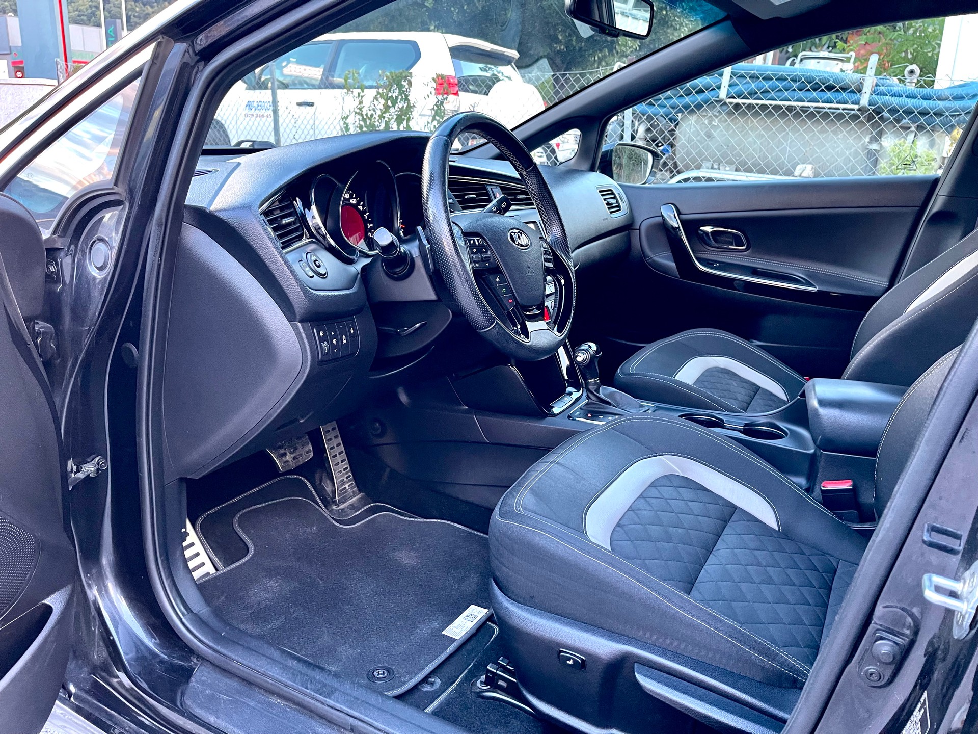 KIA Cee'd 1.6 CRDi Swiss Champion DCT-image-20