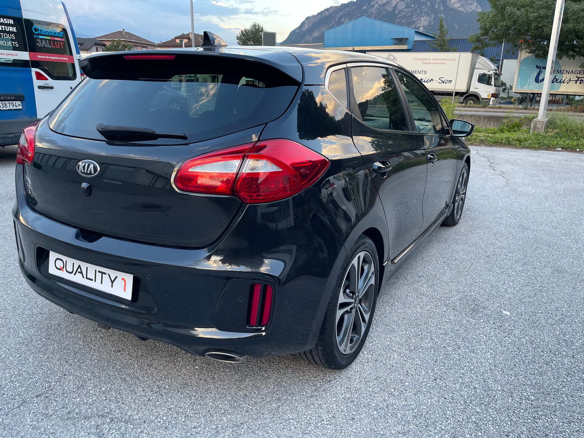 KIA Cee'd 1.6 CRDi Swiss Champion DCT-image-9