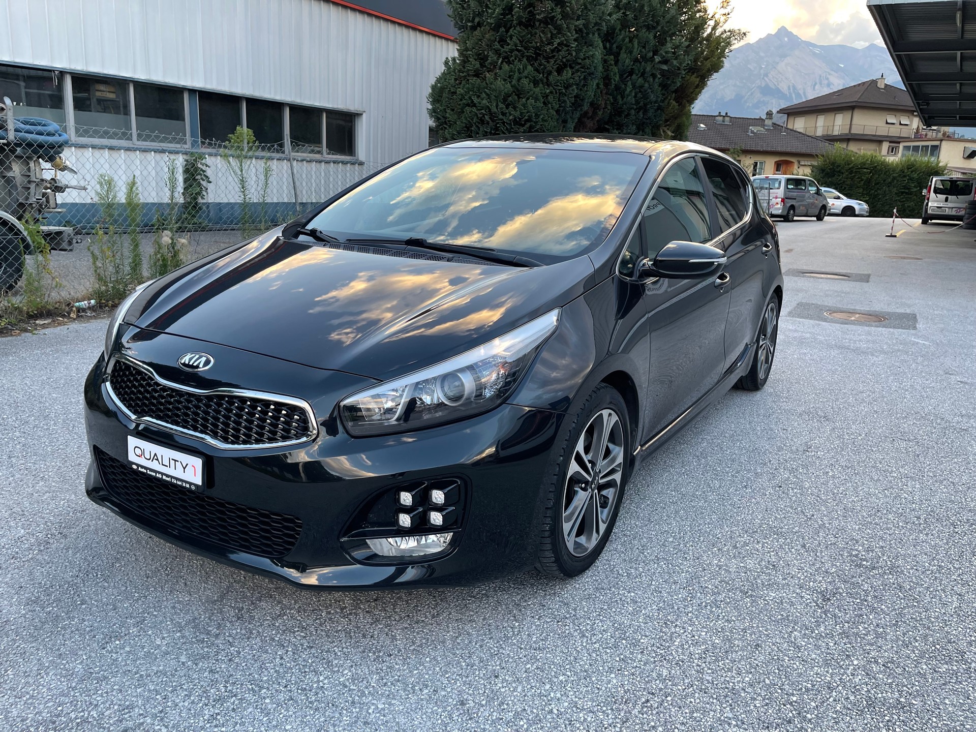 KIA Cee'd 1.6 CRDi Swiss Champion DCT-image-2