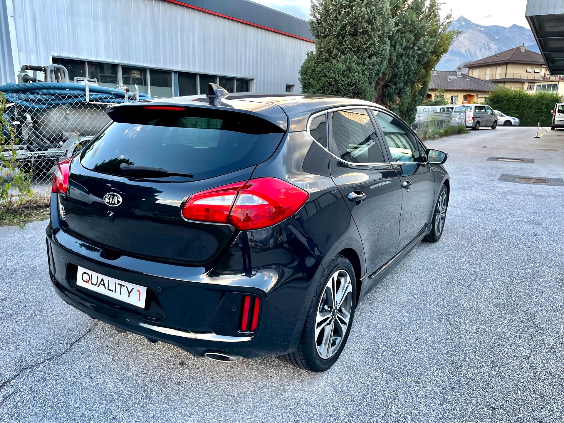 KIA Cee'd 1.6 CRDi Swiss Champion DCT-image-3