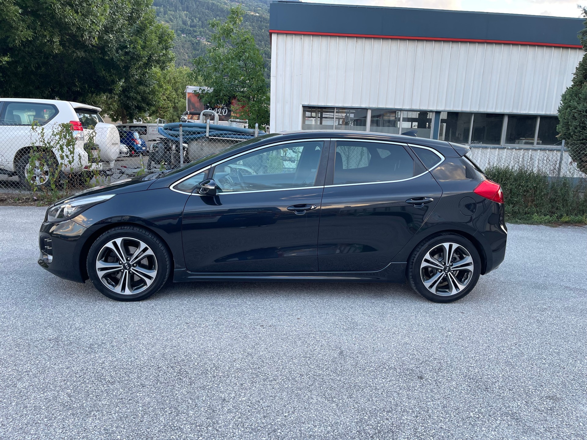 KIA Cee'd 1.6 CRDi Swiss Champion DCT-image-16
