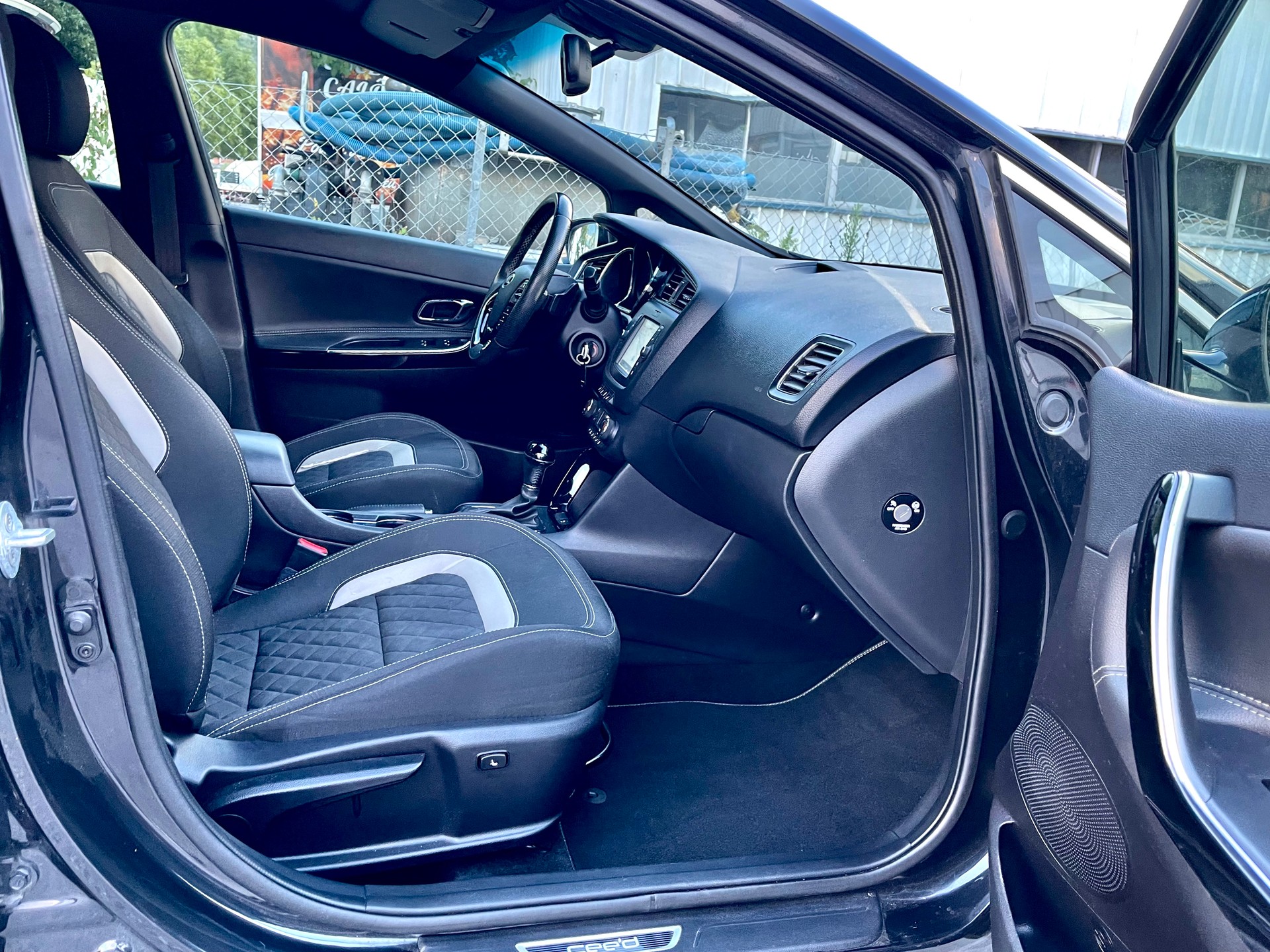 KIA Cee'd 1.6 CRDi Swiss Champion DCT-image-26