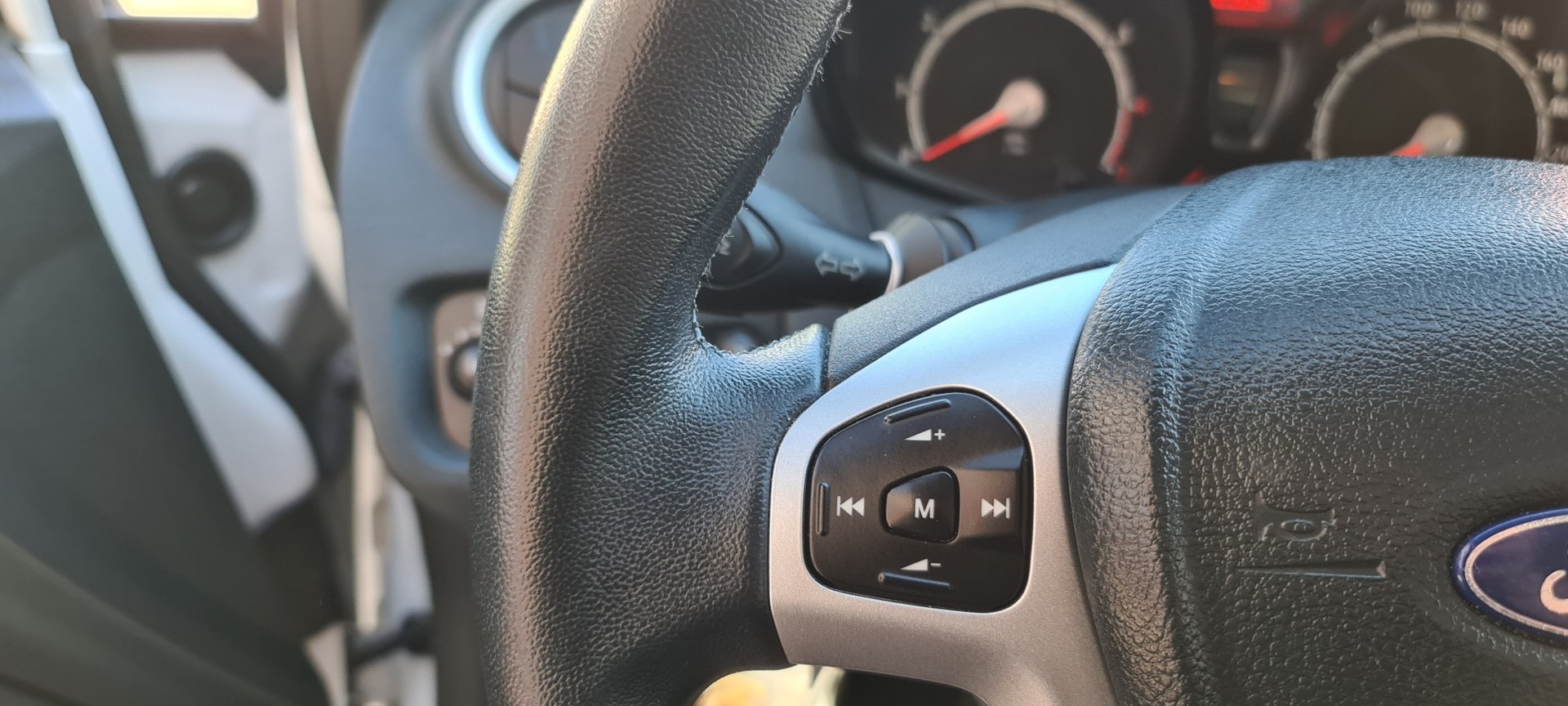FORD Fiesta 1.4 16V Titanium Automatic-image-18