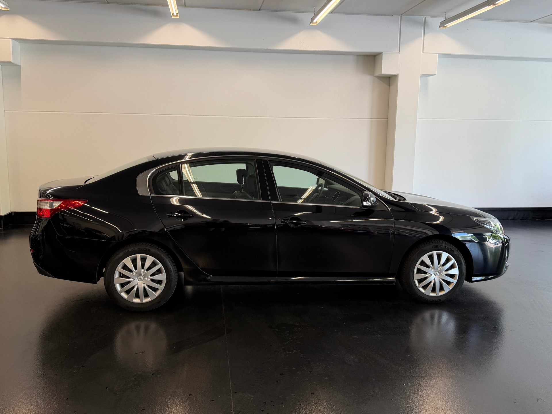 RENAULT Latitude 2.0 dCi Dynamique active-shift-image-3