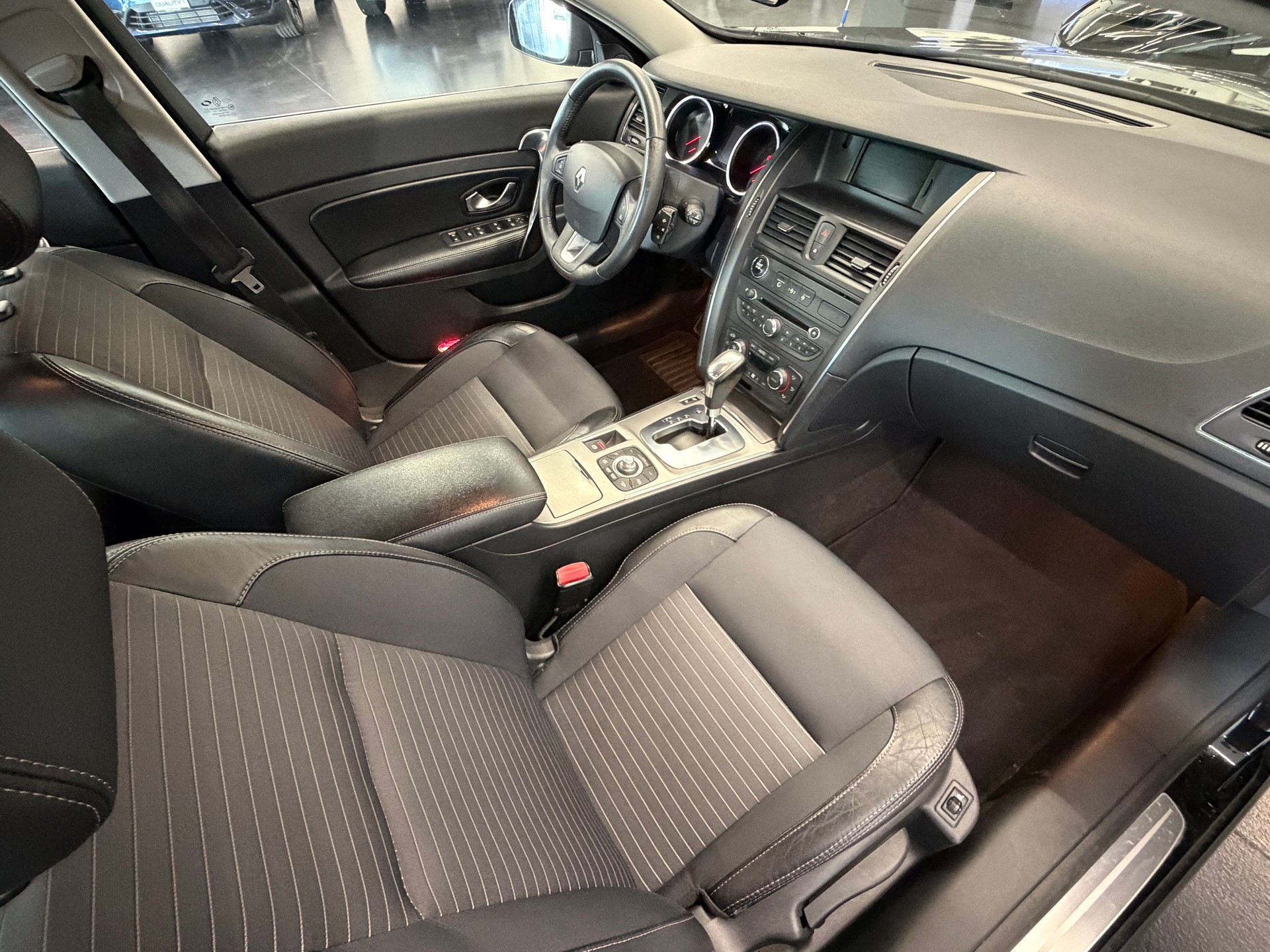 RENAULT Latitude 2.0 dCi Dynamique active-shift-image-10