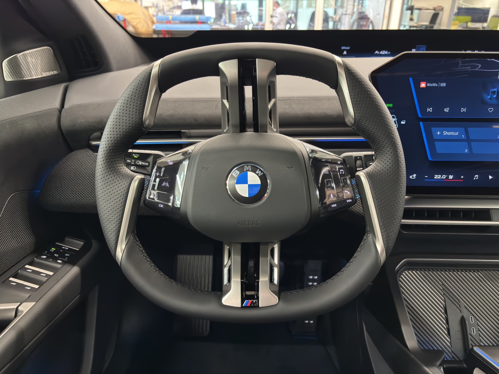 BMW iX3 50 xDrive-image-10