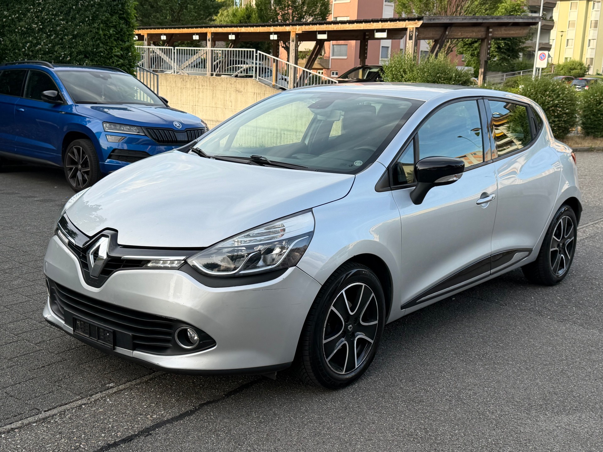 RENAULT Clio 1.5 dCi Swiss Edition-image-2