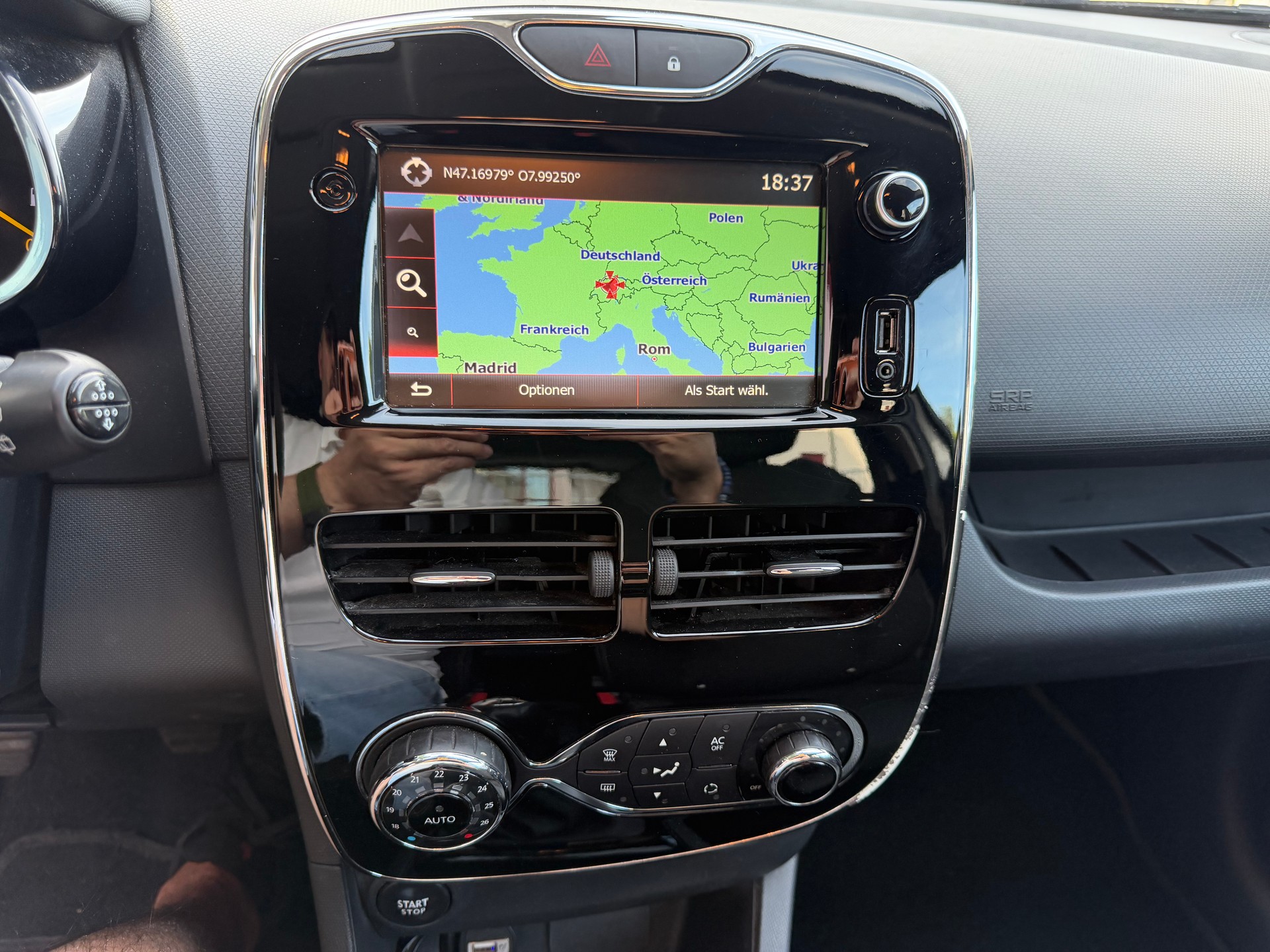 RENAULT Clio 1.5 dCi Swiss Edition-image-12