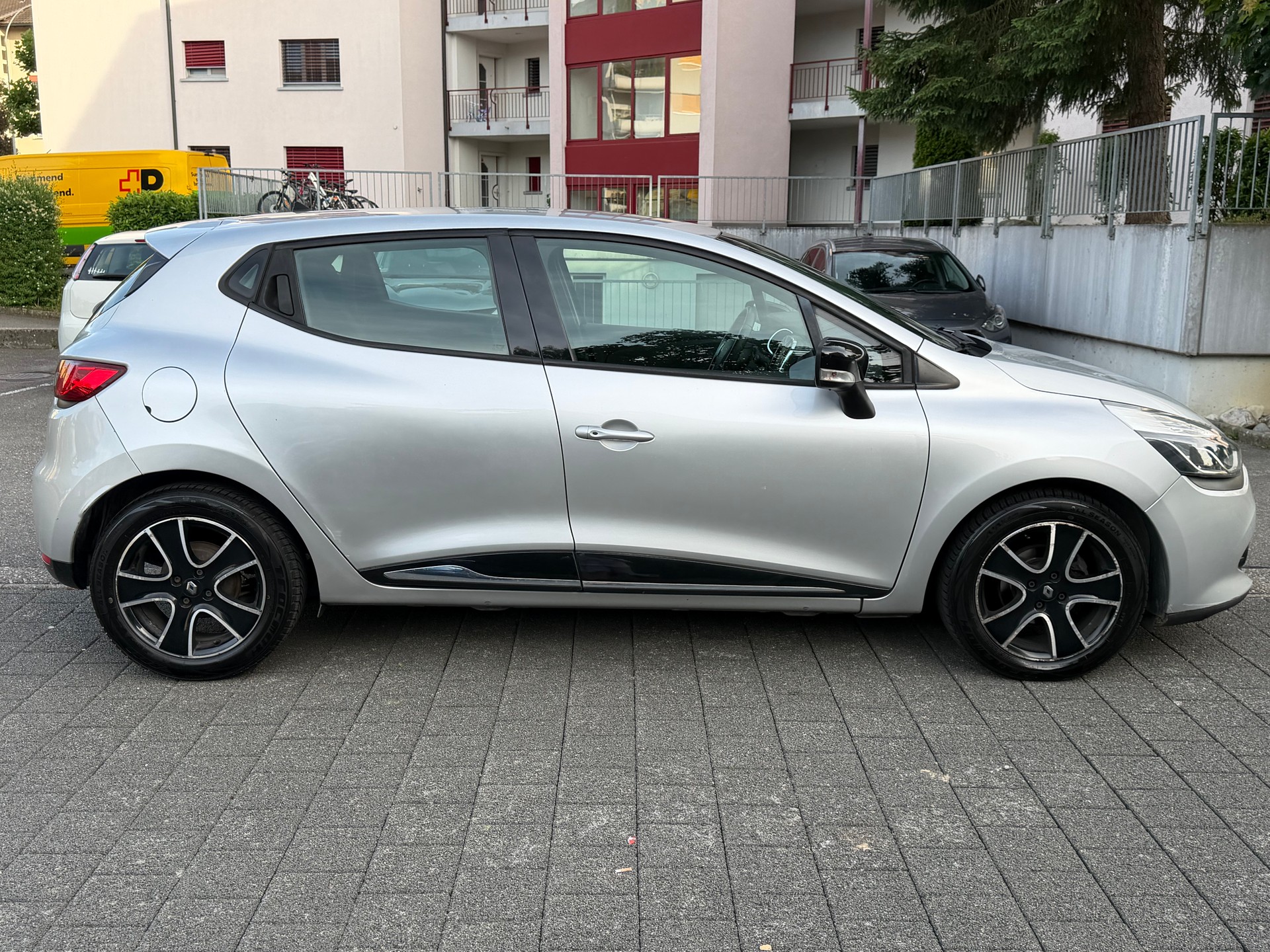 RENAULT Clio 1.5 dCi Swiss Edition-image-7